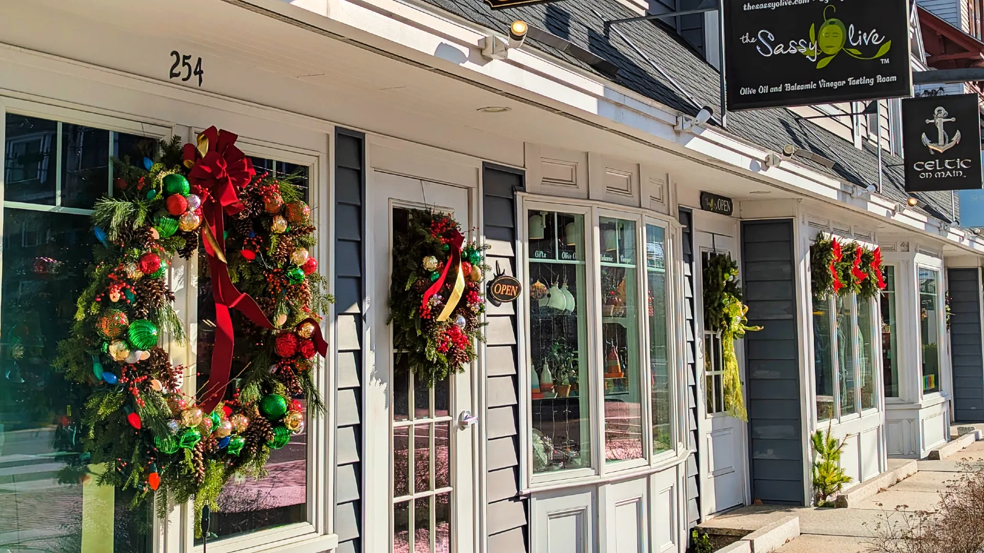 Ogunquit store fronts decorated with wreaths for the holidays